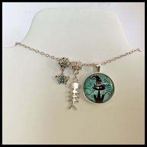 🆕✅ CABOCHON CHAIN NECKLACE WITH THREE CHARMS